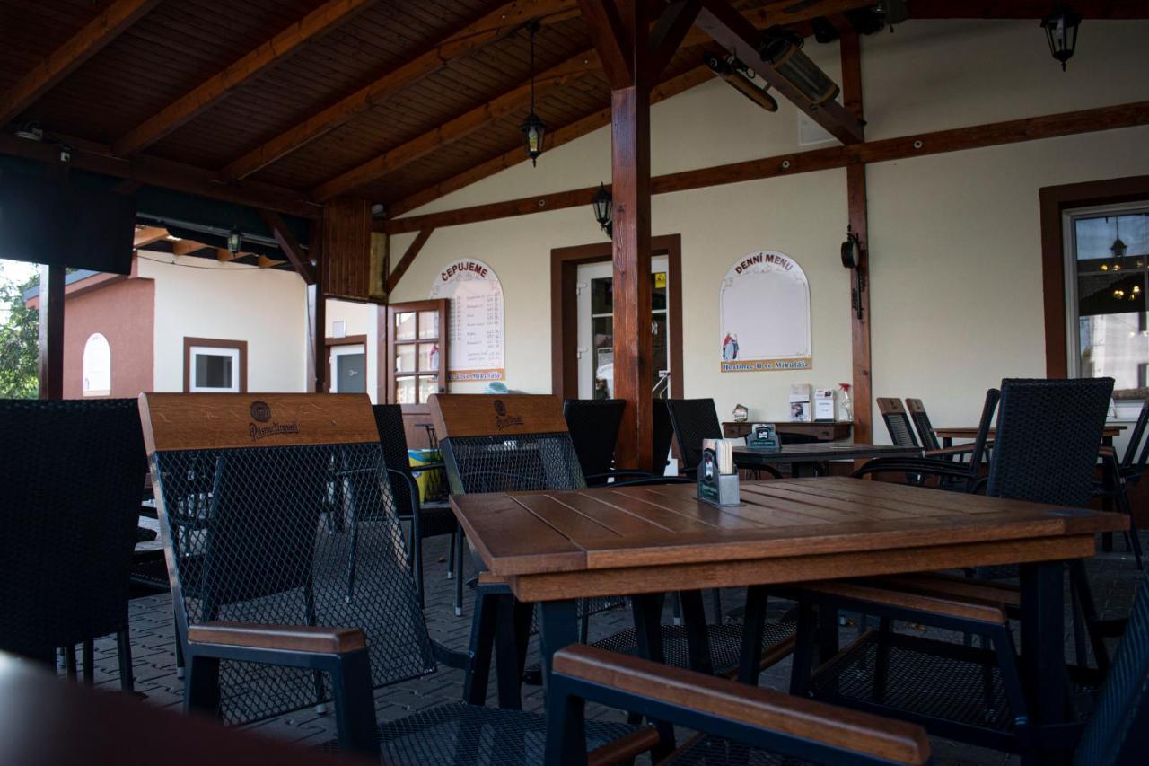 Hostinec A Penzion U Sv. Mikulase Hať Exteriör bild