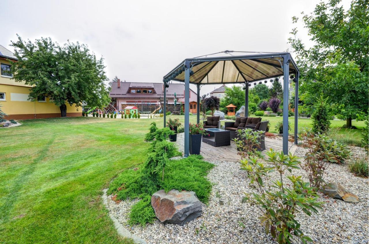 Hostinec A Penzion U Sv. Mikulase Hať Exteriör bild