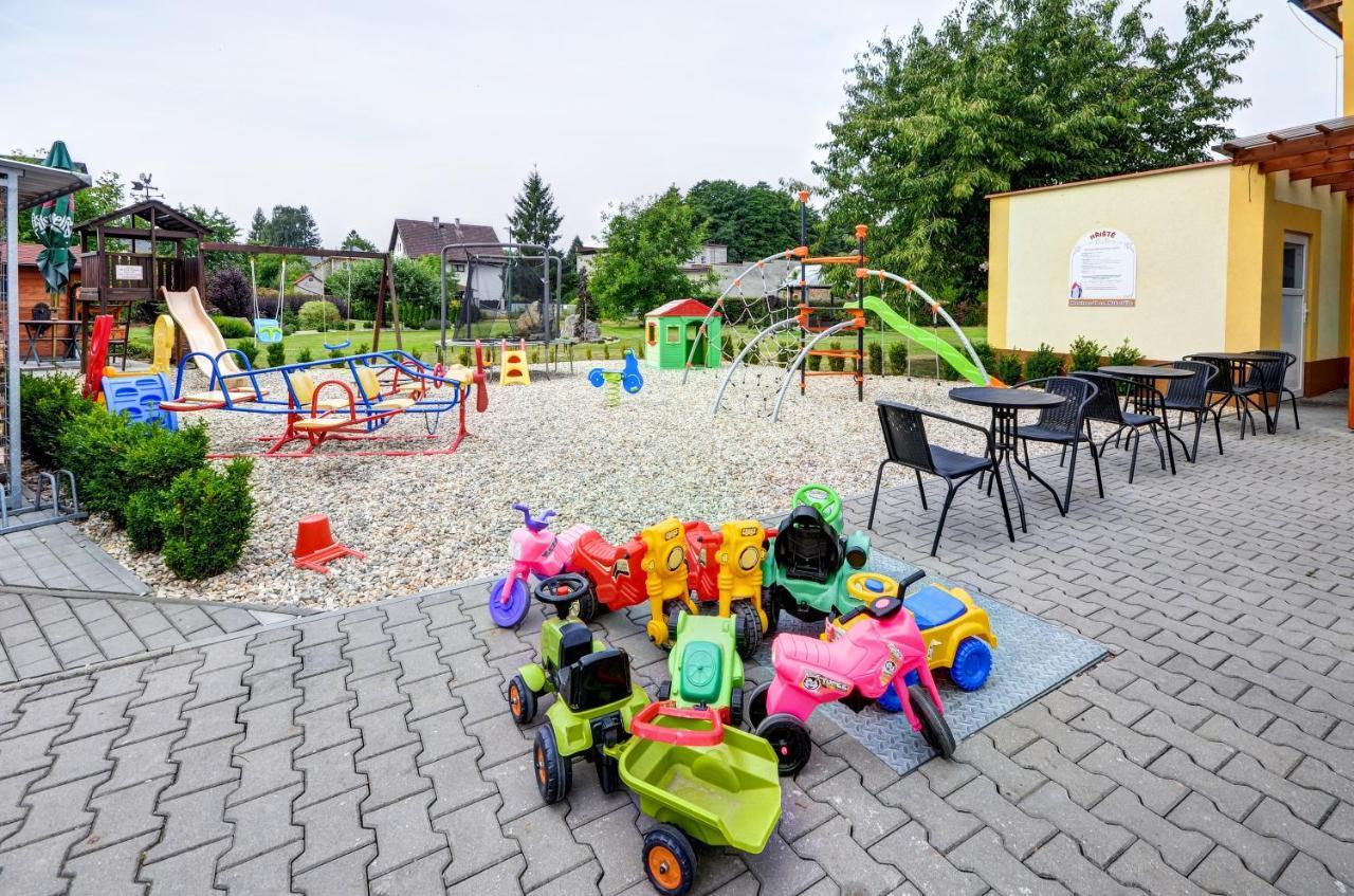 Hostinec A Penzion U Sv. Mikulase Hať Exteriör bild